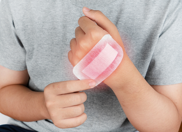 Poniendo cura en la mano